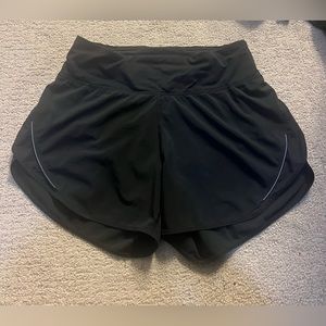 Lulu lemon “Run off route” short size 4